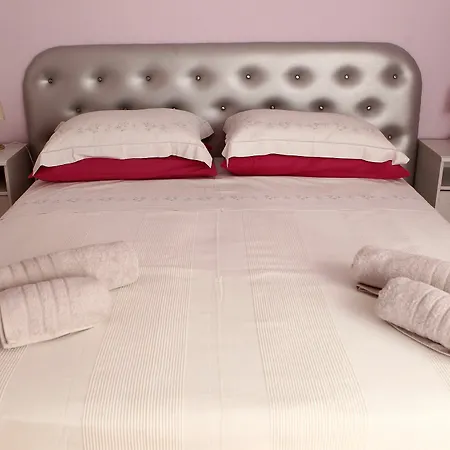 Holiday Home Roma * רומא